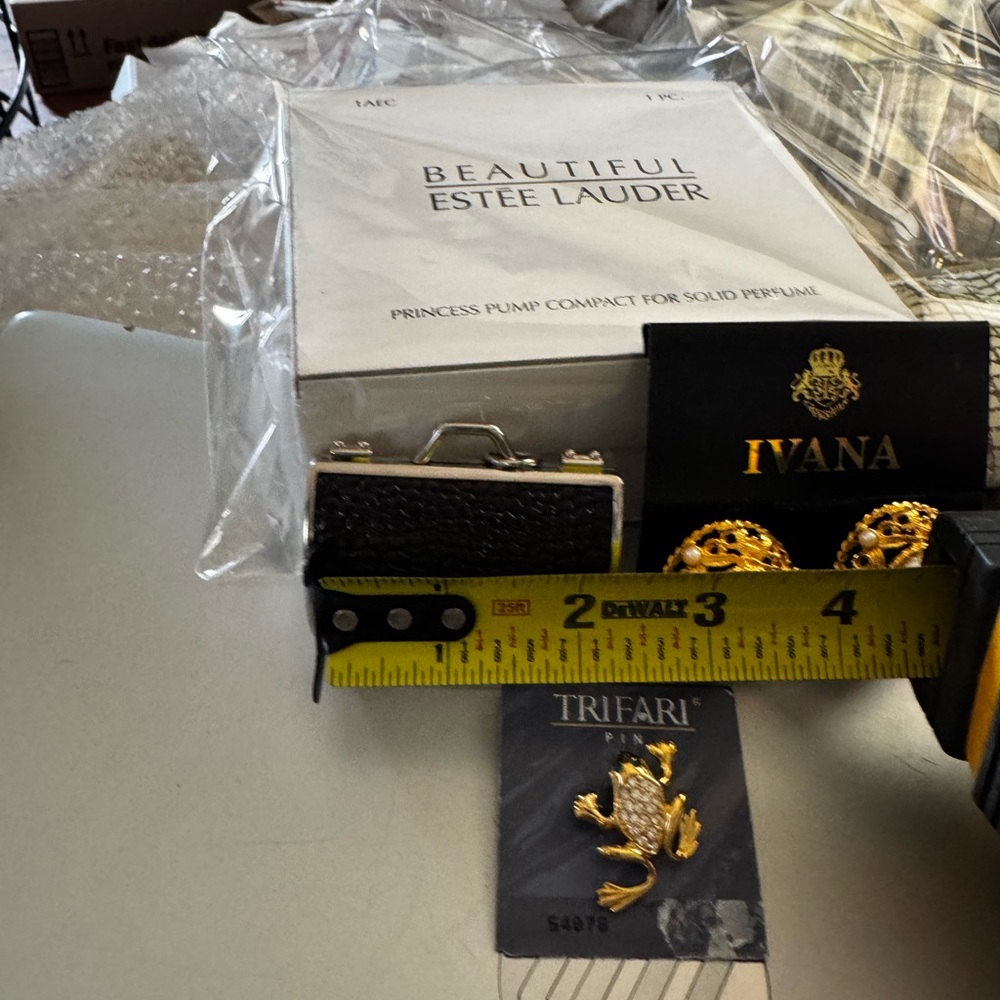 JUDITH LEUBER FOR BEIMAN MARCUS IVANA CLIP ONS TRIFARI FROG